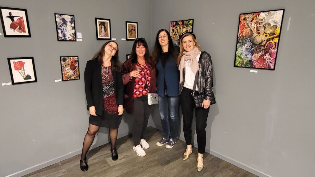 Rita Rozynek, Mandy Michehl und Anna Pianka bei der Bilderausstellung von Rita Rozynek